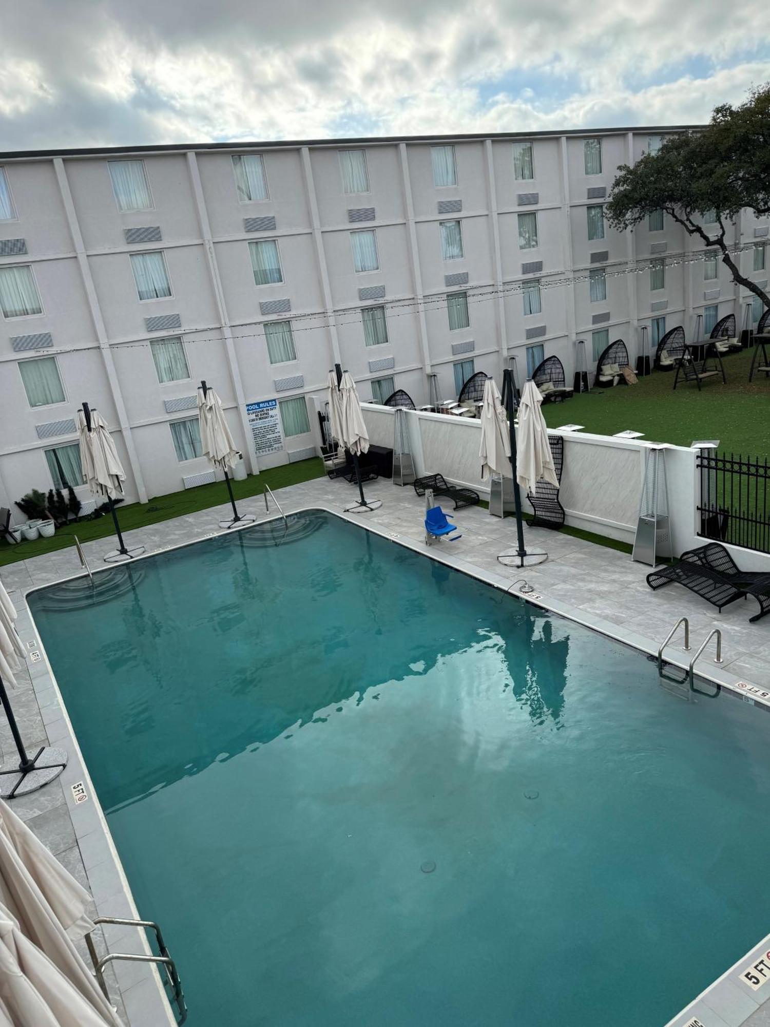 Ramada By Wyndham Dfw Airport Hotel 4*