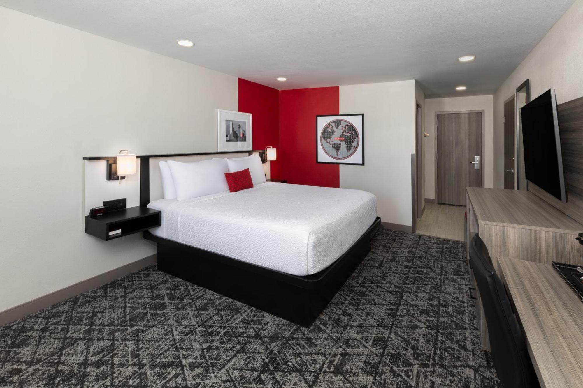 Hotel Ramada By Wyndham Dfw Airport 4*